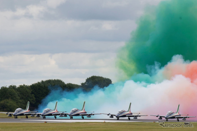 フレッチェ・トリコローリ。2019年7月21日、エア・タトゥーでの展示飛行（イギリス、フェアフォード空軍基地）