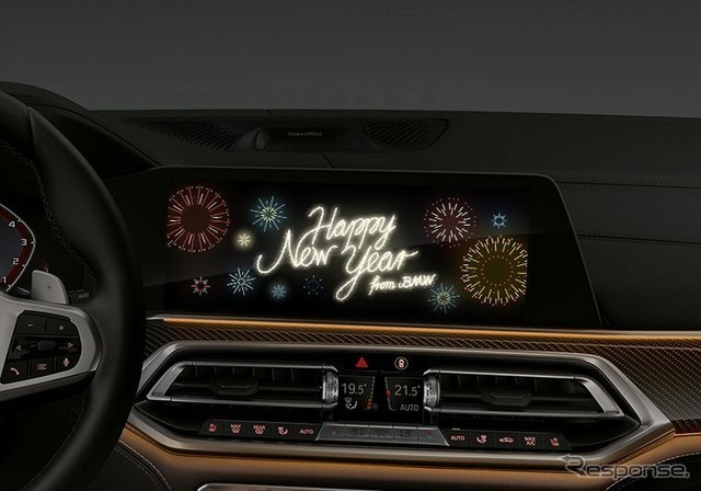 BMWの車載ディスプレイに配信される新年を祝うアニメーション