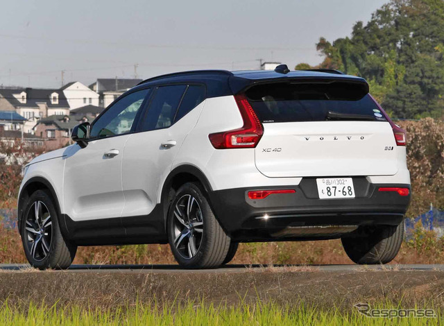 ボルボ XC40 B5 Rデザイン