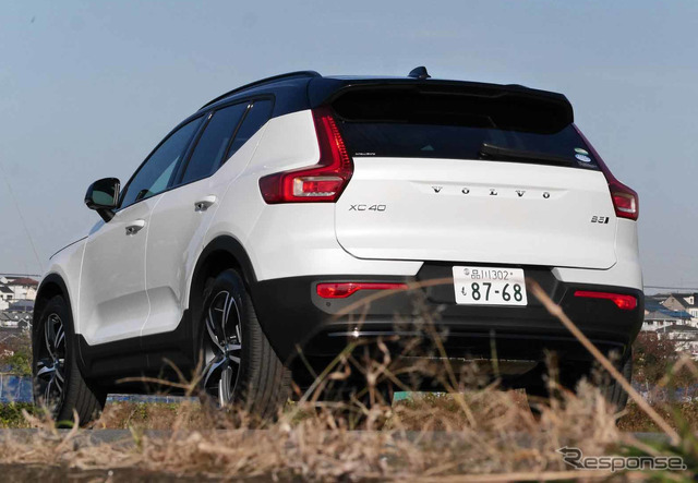 ボルボ XC40 B5 Rデザイン