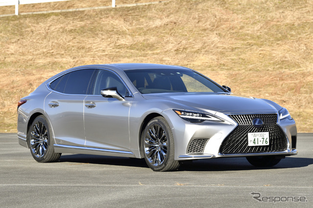 レクサス LS500h エグゼクティブ(銀影ラスター)