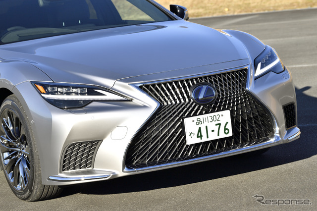 レクサス LS500h エグゼクティブ(銀影ラスター)