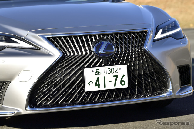 レクサス LS500h エグゼクティブ(銀影ラスター)