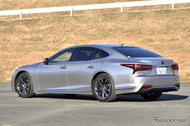 レクサス LS500h エグゼクティブ(銀影ラスター)