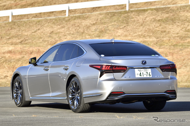 レクサス LS500h エグゼクティブ(銀影ラスター)