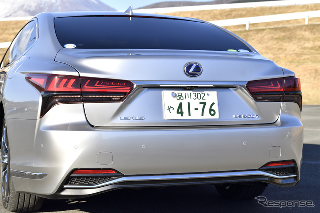 レクサス LS500h エグゼクティブ(銀影ラスター)
