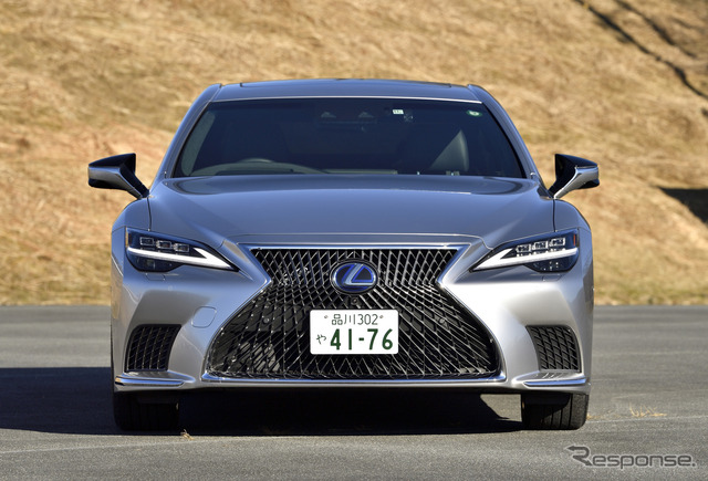 レクサス LS500h エグゼクティブ(銀影ラスター)