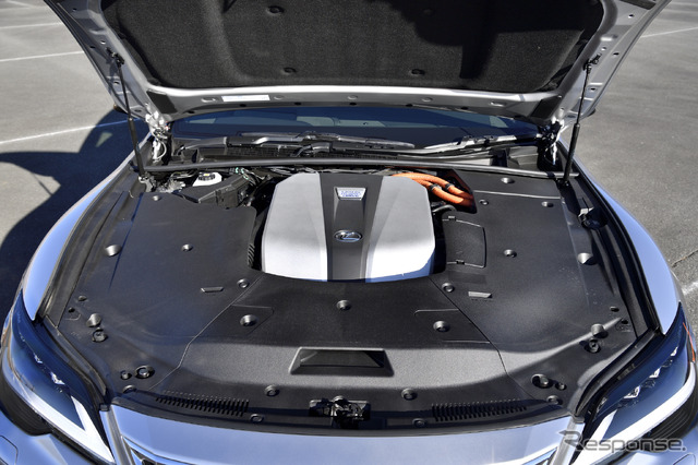 レクサス LS500h エグゼクティブ(銀影ラスター)