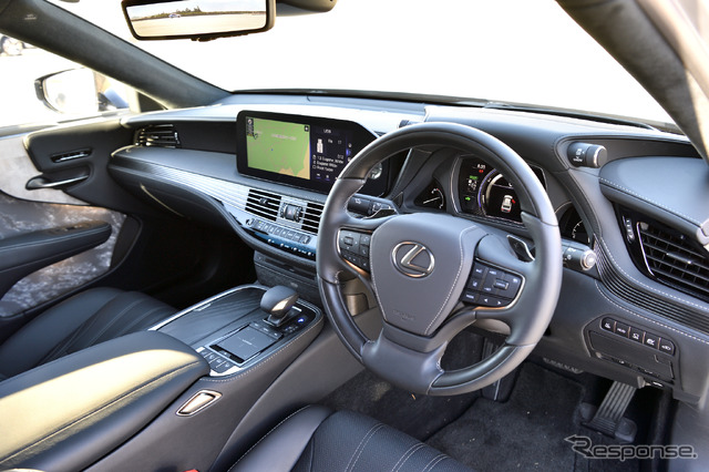 レクサス LS500h エグゼクティブ(銀影ラスター)