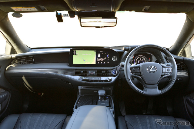 レクサス LS500h エグゼクティブ(銀影ラスター)