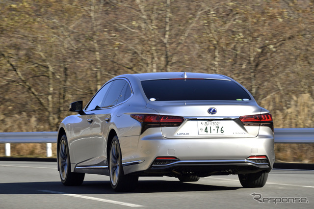 レクサス LS500h エグゼクティブ(銀影ラスター)
