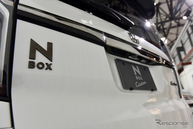 ホンダ N-BOX カスタム 改良新型(純正アクセサリー装着車)
