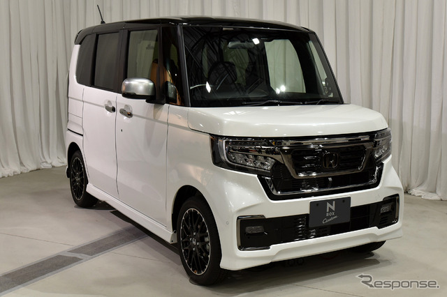 ホンダ N-BOX カスタム 改良新型(純正アクセサリー装着車)
