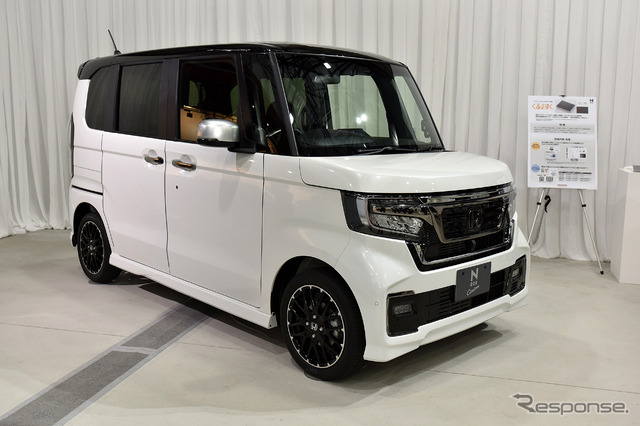 ホンダ N-BOX カスタム 改良新型(純正アクセサリー装着車)
