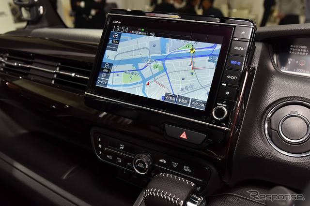 ホンダ N-BOX カスタム 改良新型(純正アクセサリー装着車)