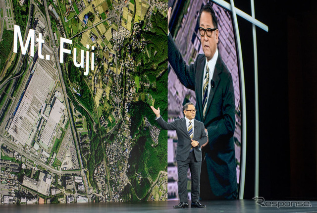 1月6日、ウーブン・シティについて発表する豊田社長(CES 2020)