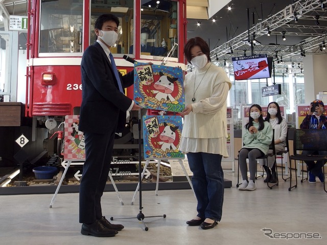 三冨麻紀子さん(向かって右)