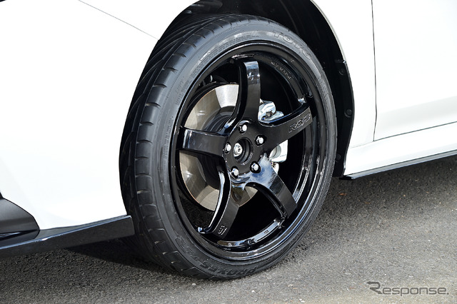 レイズ グラムライツ 57CR 推奨サイズ：19×8.5J Inset45 5H-114.3／カラー：グロッシーブラック／タイヤサイズ：245/35R19 ※チューナーサイズ