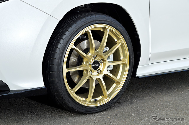 レイズ ホムラ ヒューガ HP10 ゴールドエディション 推奨サイズ：19×8.0J Inset45 5H-114.3／カラー：ゴールド／タイヤサイズ：245/35R19 ※チューナーサイズ