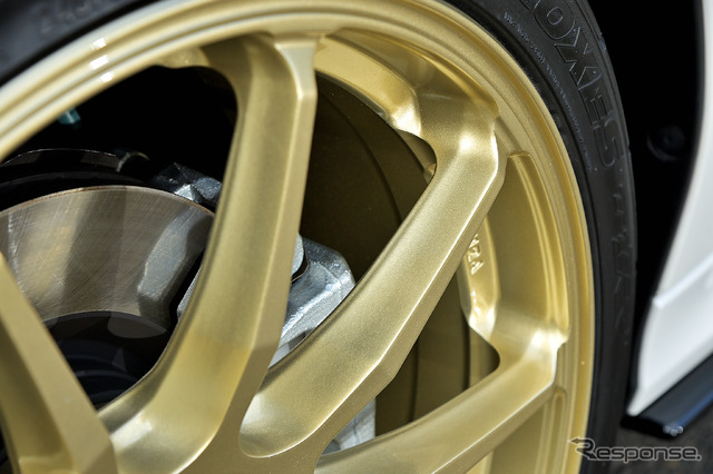 レイズ ホムラ ヒューガ HP10 ゴールドエディション 推奨サイズ:19×8.0J Inset45 5H-114.3/カラー:ゴールド/タイヤサイズ:245/35R19 ※チューナーサイズ