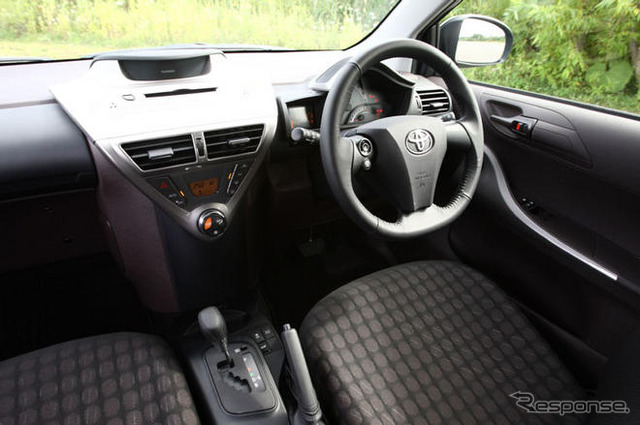 【トヨタ iQ プロト試乗】ミニマム乗用車、でも意外と普通?…石川芳雄