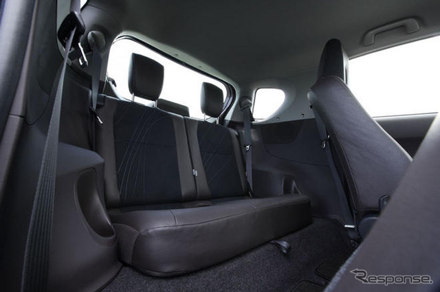 【トヨタ iQ プロト試乗】ミニマム乗用車、でも意外と普通?…石川芳雄