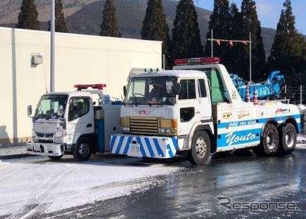 立往生発生時にそなえ救出用車両を事前配備(年末年始、大分自動車道 ・湯布院IC)