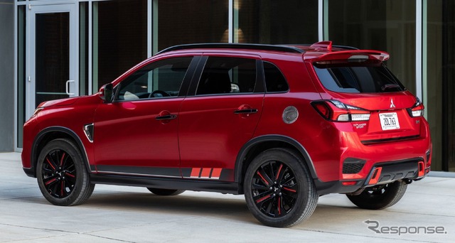 三菱 アウトランダー スポーツ( RVR に相当)の2021年モデルのブラックエディション
