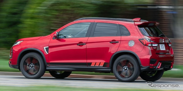 三菱 アウトランダー スポーツ( RVR に相当)の2021年モデルのブラックエディション