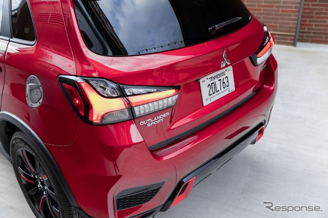 三菱 アウトランダー スポーツ( RVR に相当)の2021年モデルのブラックエディション