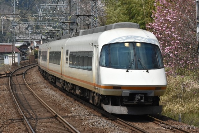 現在、平日16往復、土休日14往復に運用されている『アーバンライナー』系車両。