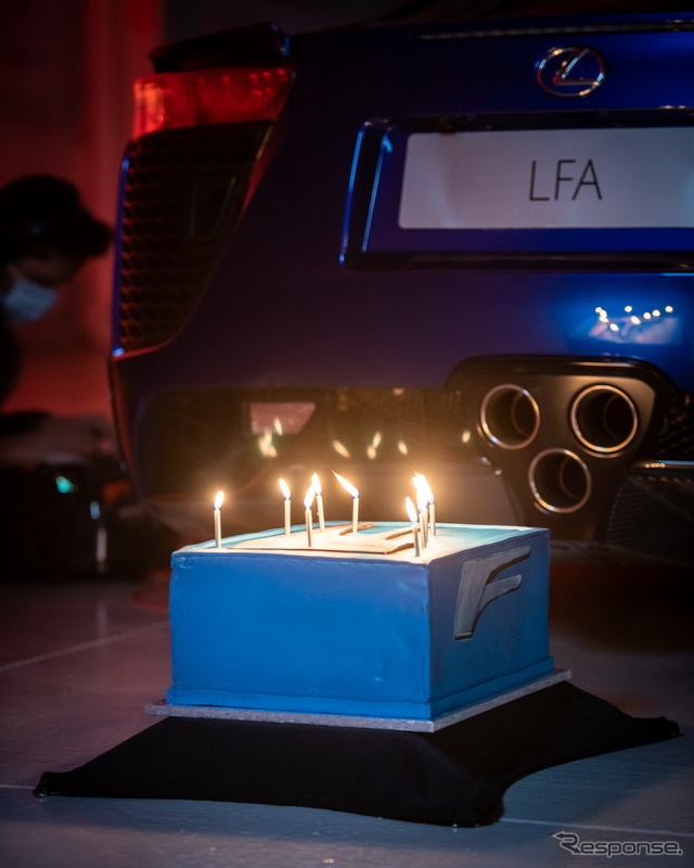 レクサス LFA のデビュー10周年を祝福