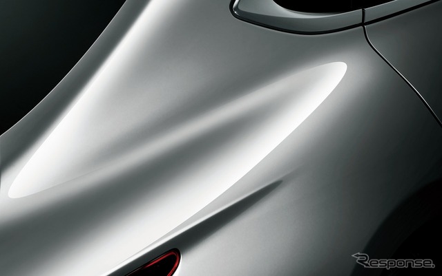 レクサス LS500h バージョンL(銀影ラスター)
