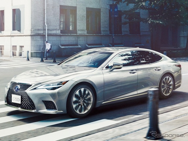 レクサス LS500h エグゼクティブ(銀影ラスター)