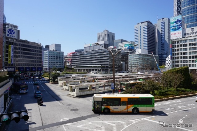 東京新宿駅西口のバスターミナル