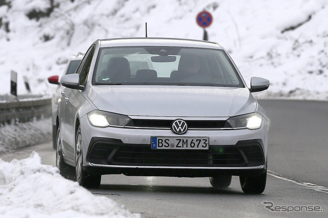 VW ポロ 改良新型プロトタイプ(スクープ写真)