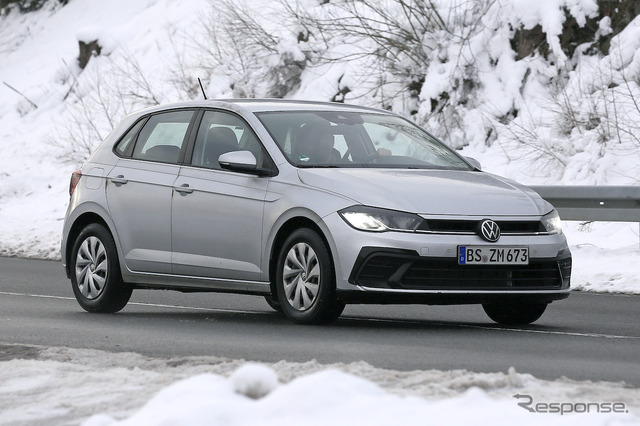 VW ポロ 改良新型プロトタイプ(スクープ写真)