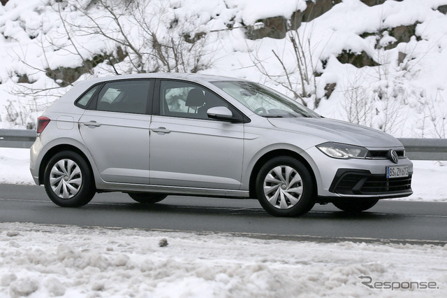 VW ポロ 改良新型プロトタイプ(スクープ写真)