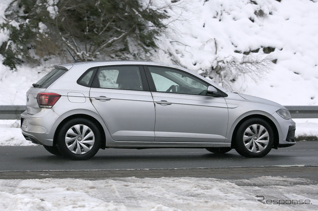 VW ポロ 改良新型プロトタイプ(スクープ写真)