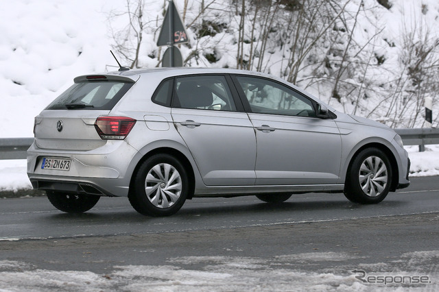 VW ポロ 改良新型プロトタイプ(スクープ写真)