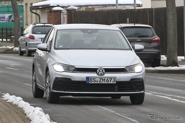 VW ポロ 改良新型プロトタイプ(スクープ写真)