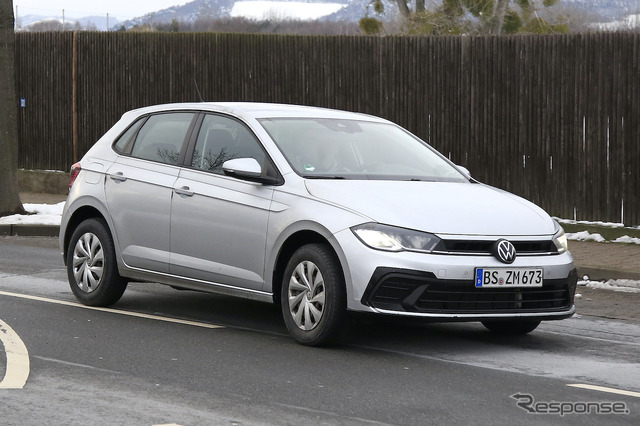 VW ポロ 改良新型プロトタイプ(スクープ写真)