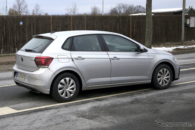 VW ポロ 改良新型プロトタイプ(スクープ写真)