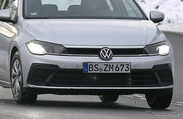 VW ポロ 改良新型プロトタイプ(スクープ写真)