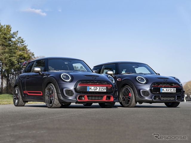 MINI ジョンクーパーワークスGP(左)とジョンクーパーワークスGPインスパイアードエディション(右)