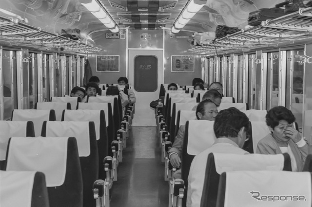 30年以上前の大垣夜行のグリーン車内。普通車より人気が高く、東海道新幹線の名古屋行き下り最終が出る前から長蛇の列ができるほどだった。