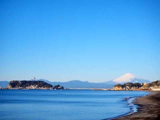 江の島（写真左の島）