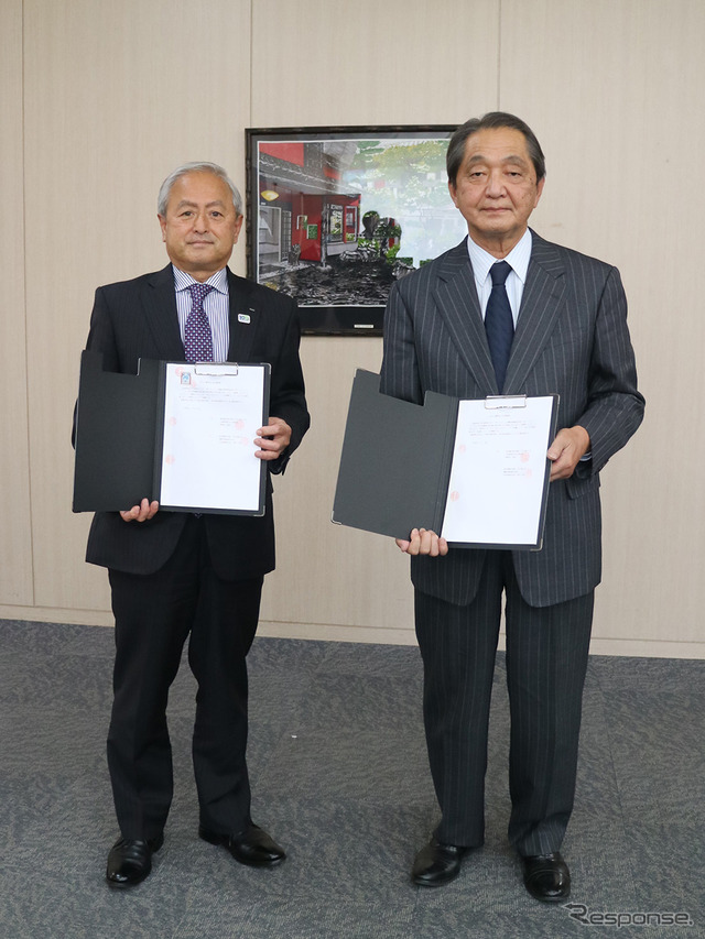がん研究会 馬田一理事長（右）と国際自動車 西川洋志社長