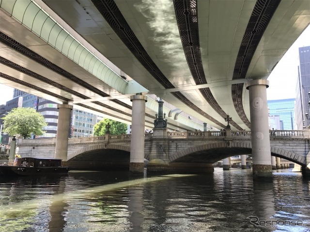 日本橋・日本橋川上空の首都高速。将来は地下に