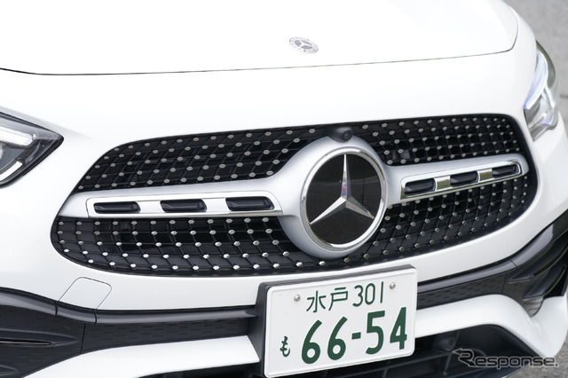 メルセデスベンツ GLA200d 4MATIC